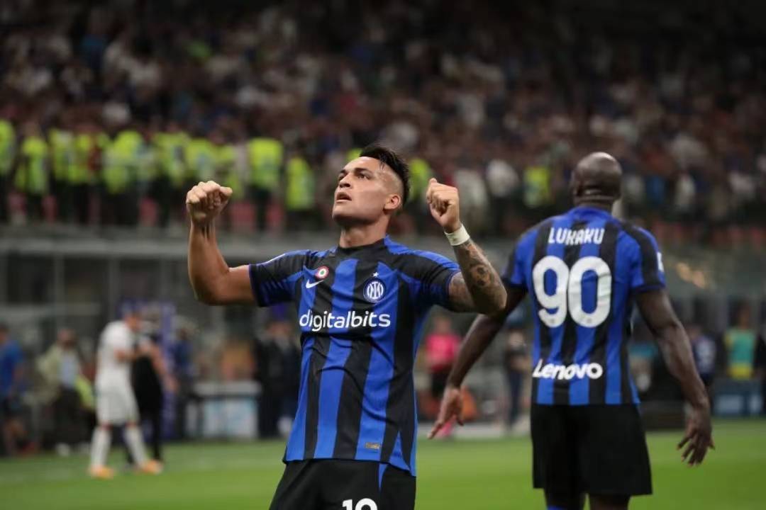 包含今晨体能课后，拉齐奥内部沟通备战法甲，球迷炸锅，团队化学反应显著的词条