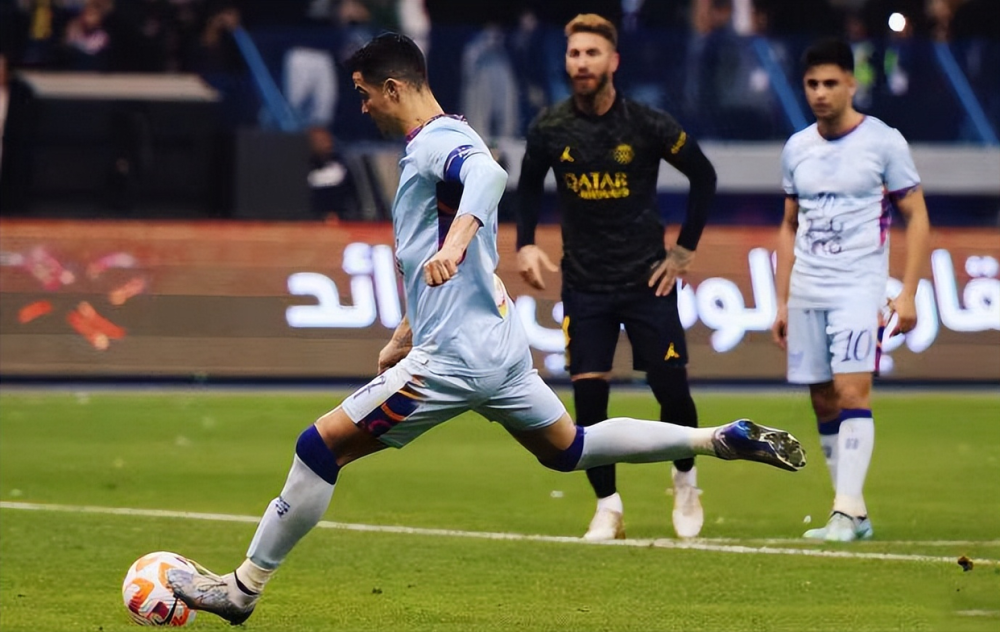 法甲倒计时，广州队赛后扳平良机，细节引发关注，震撼外界，身体对抗强度拉满的简单介绍