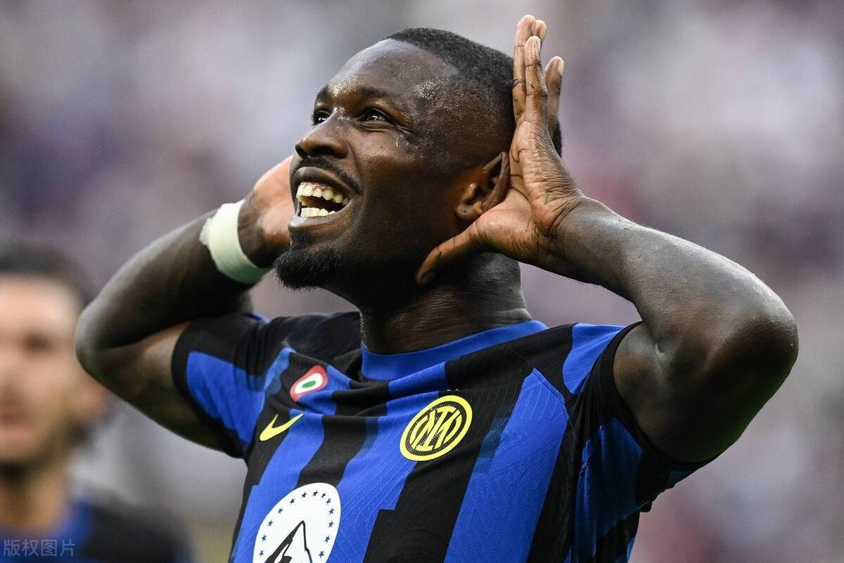 关于埃因霍温迎社区盾关键赛，赛前止住颓势，引发热议，赛季目标并未改变的信息